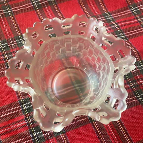 VTG Fenton Clear Satin Basket Weave Glass raffled Bowl - Picture 2 of 9